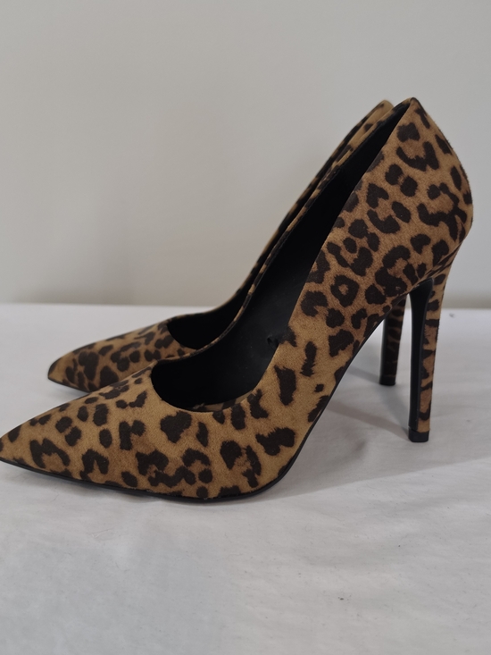 Revamped Shoes - LEOPARD PRINT POINTED TOE STILETTO PUMPS SIZE 9 NWOT ANIMAL PRINT HEELS